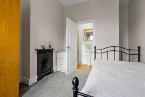 18 Gresford Avenu...