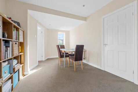 Hurlestone Close,...