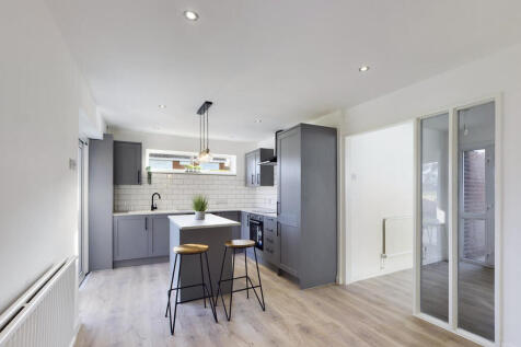 Fairholme Close, ...