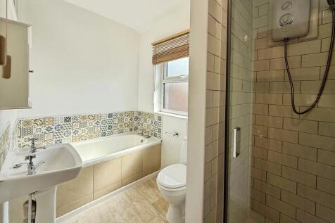 0c445987-bathroom