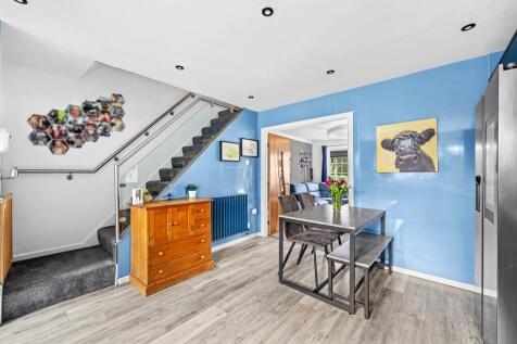 23 Broadmead, CH3...
