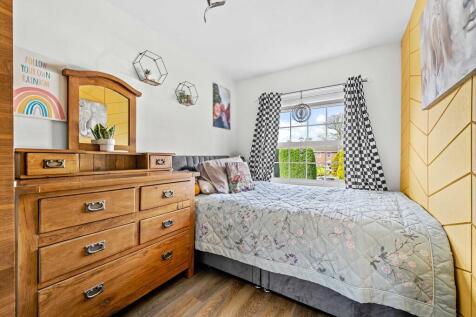 23 Broadmead, CH3...