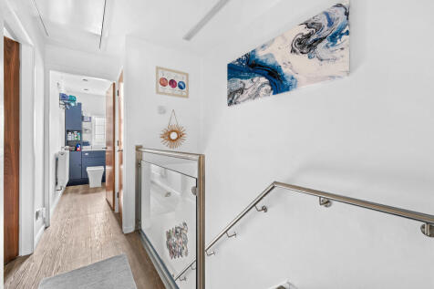 23 Broadmead, CH3...