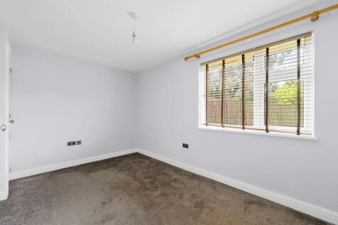 57 Queens Cres, U...