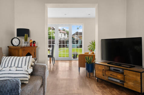 3 Curzon Close-5