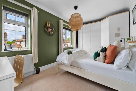 3 Curzon Close-19