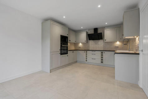 15 Hayes Park, Ch...