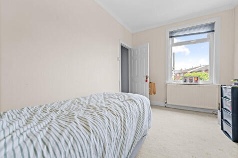 19 Prescot Street...