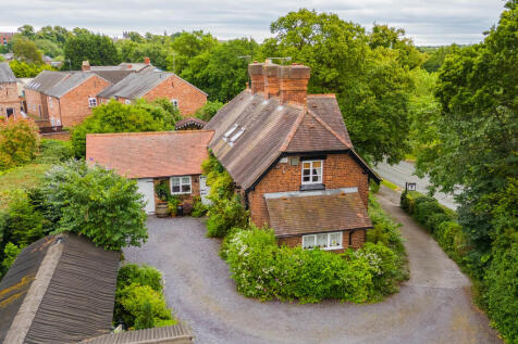 The Chimneys, Sau...