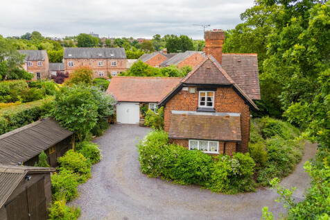 The Chimneys, Sau...