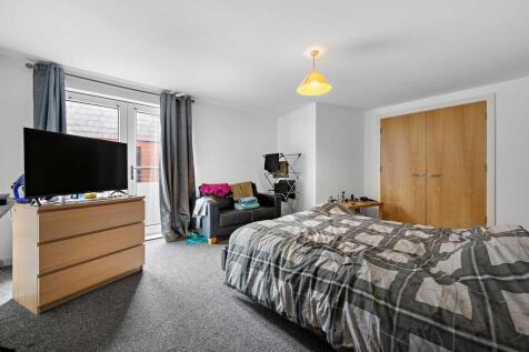 28 Bakers Court, ...