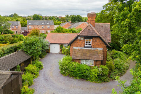 The Chimneys, Sau...