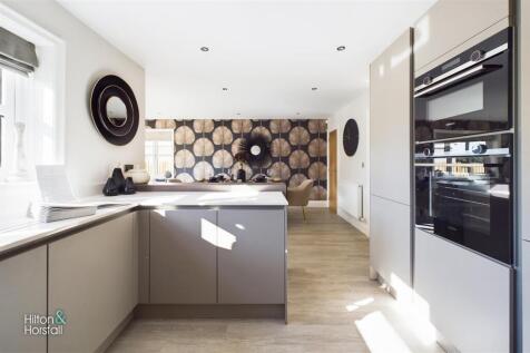Internal Photo (Plot 8)