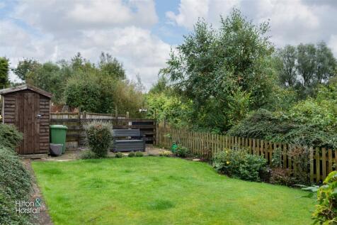 Barn Field Close