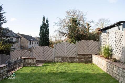 Barn Field Close