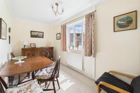 Holmefield Court