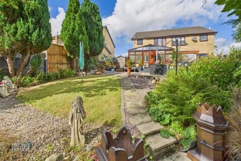 Leyland Close