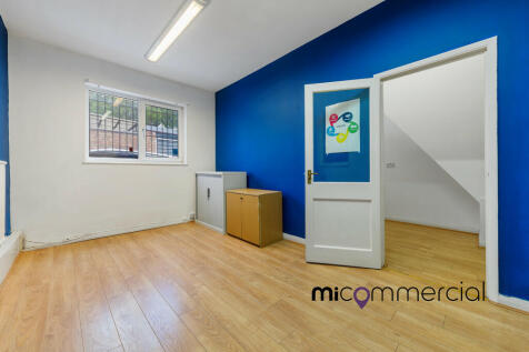 84 Aldermans Hill...