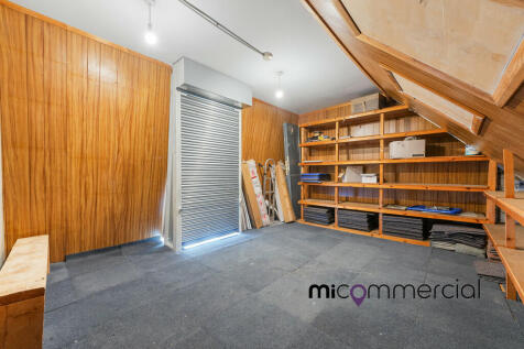 84 Aldermans Hill...