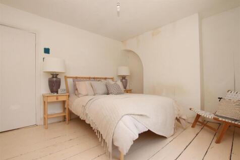 Bedroom 1b.JPG