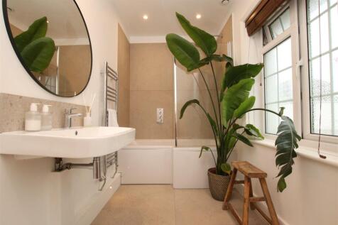 Bathroom.JPG