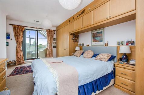 Bedroom 1.jpg