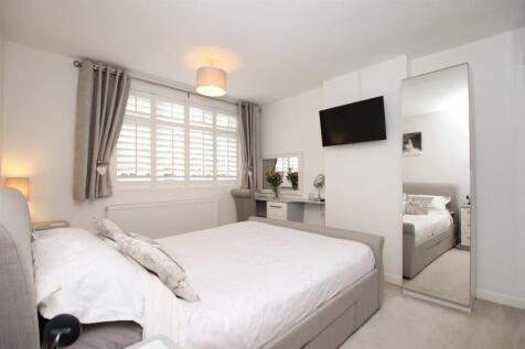 Bedroom 1.JPG