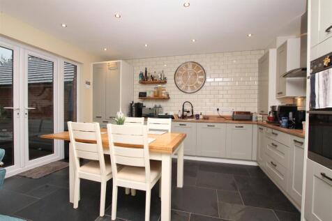 Kitchen..JPG