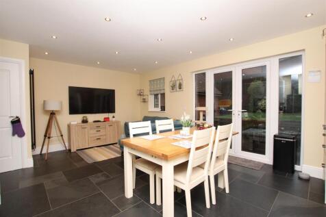 Dining Area.JPG
