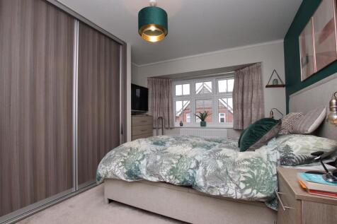 Bedroom 1.JPG