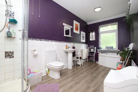 Bathroom.JPG