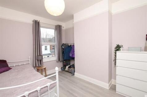 Bedroom 2.JPG