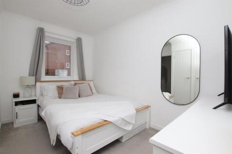 Bedroom 1.JPG