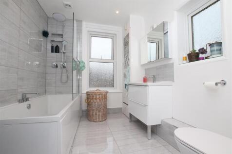 Bathroom.JPG