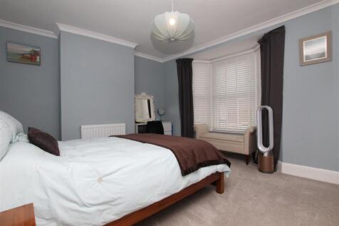 Bedroom 1.JPG