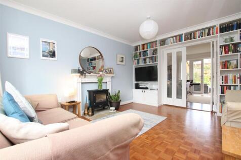 Living Room..JPG