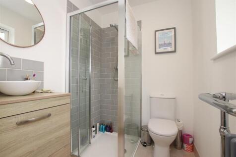 Ensuite.JPG