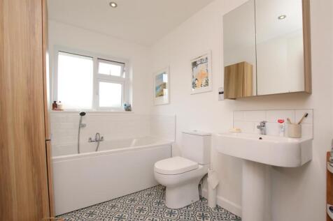 Family Bathroom.JPG