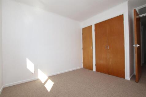 Bedroom_.JPG