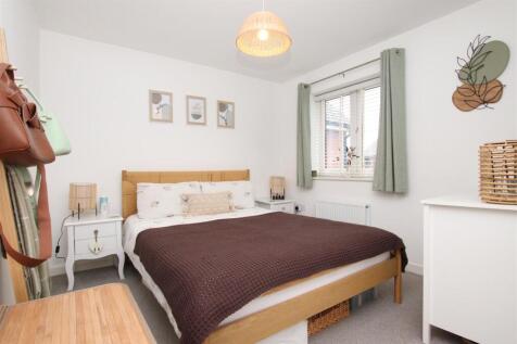 Bedroom 1.JPG