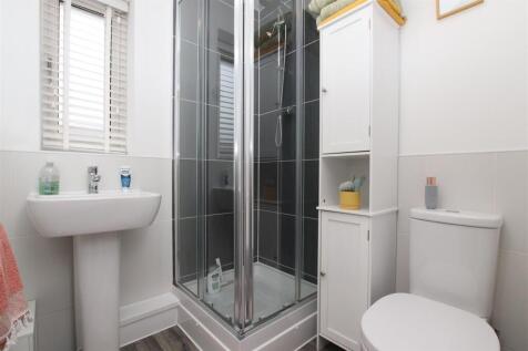 Ensuite.JPG