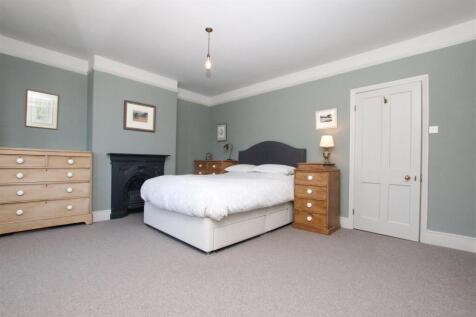Bedroom 1_.JPG