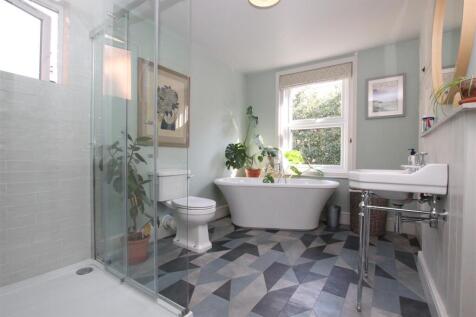 Bathroom.JPG