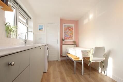 Kitchen Dining_.JPG