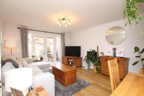 Living Room...JPG