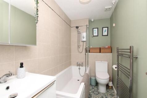 Bathroom.JPG