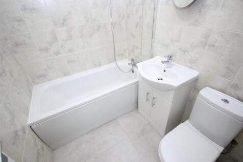 Bathroom (2).JPG