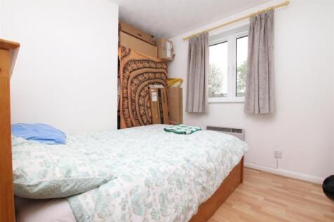 Bedroom 2.JPG