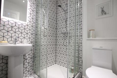 Ensuite.JPG
