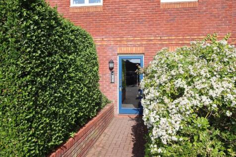 Entrance from Car Park.JPG